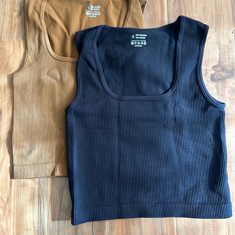 Set of 2 Ribbed Tank Tops: Black and Brown